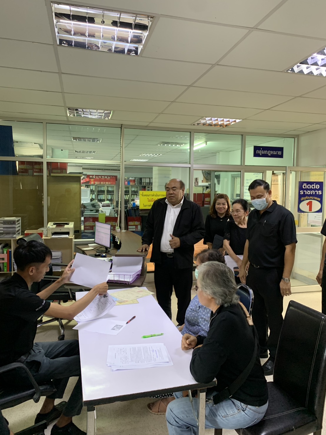 title - นายอภิชาติ สาราบรรณ์ รองผู้ว่าราชการจังหวัดตรัง  ลงพื้นที่ตรวจเยี่ยมสำนักงานการปฏิรูปที่ดินจังหวัดตรัง (ส.ป.ก.ตรัง)